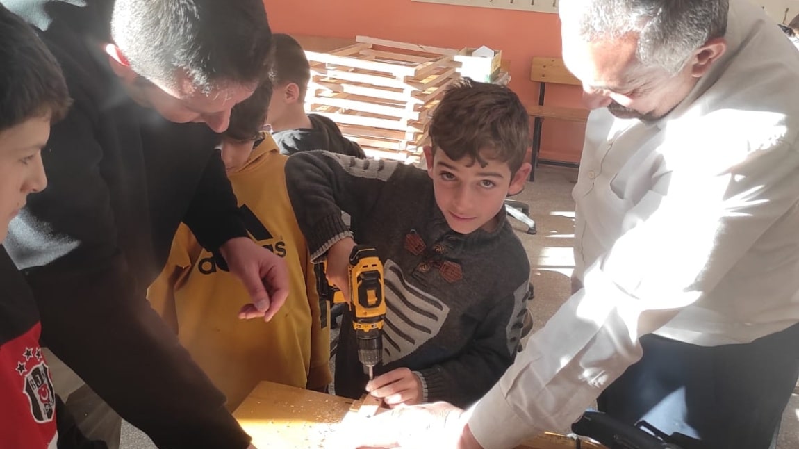 Tasarım ve Beceri Atölyemizde Hayata Hazırlanıyoruz